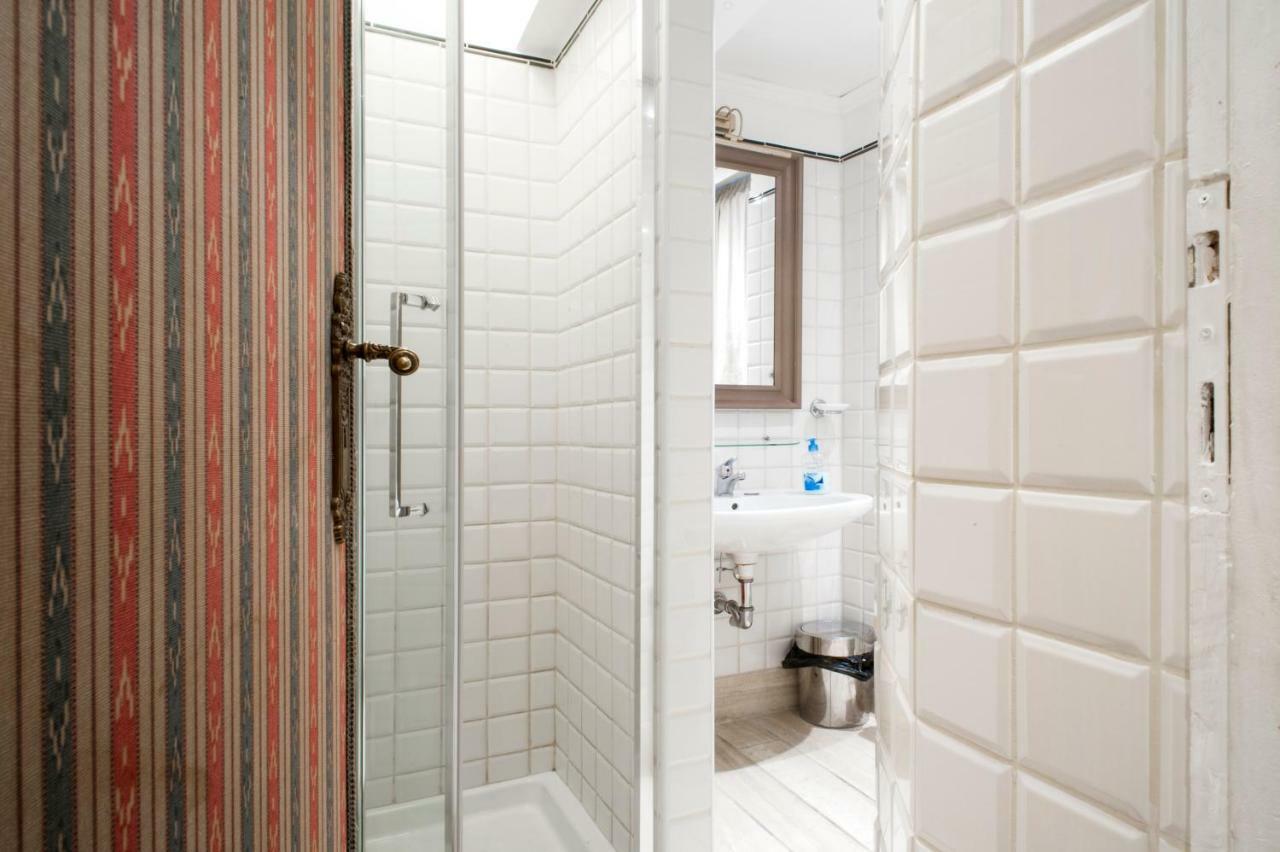 Santa Cecilia Apartment In Via Del Corso Rome Luaran gambar