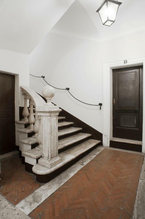 Santa Cecilia Apartment In Via Del Corso Rome Luaran gambar
