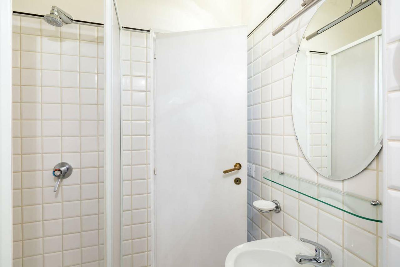 Santa Cecilia Apartment In Via Del Corso Rome Luaran gambar